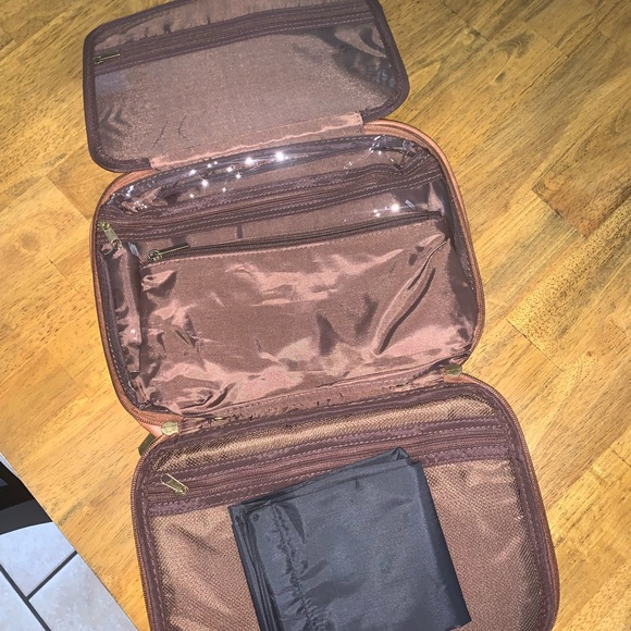 Elviros NWT Vinyl travel case bag - Picture 2 of 3